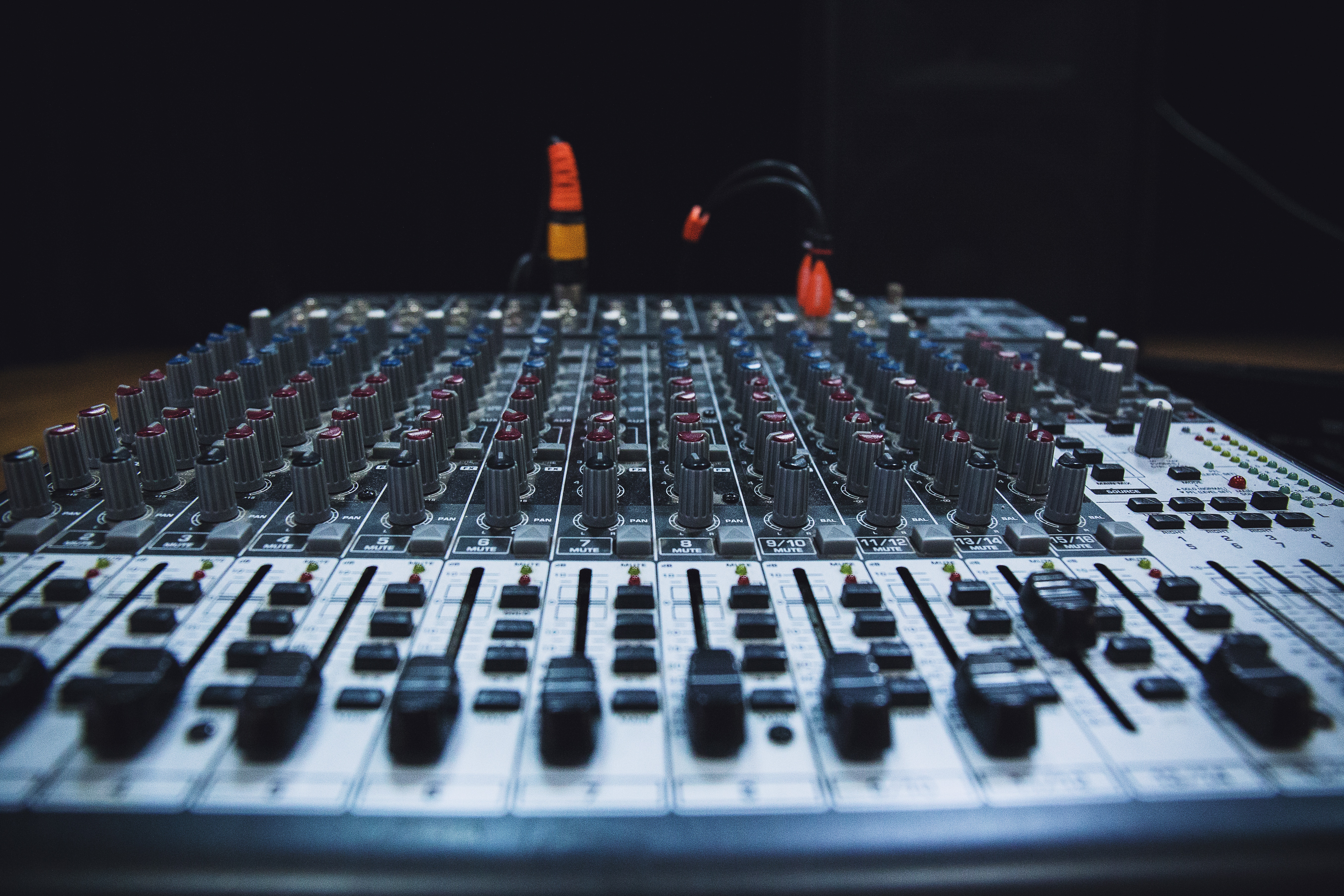 Reparación de equipos de sonido profesional